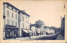 Belleville Sur Saône    69    Rue De La République. Magasin De Cartes Postales    (voir Scan) - Belleville Sur Saone