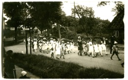 NEUMÜNSTER Prozession - Kinder Auf Der Straße - Communion? 1926 Echte Foto - Neumuenster