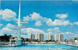 Etats-Unis - Florida - Union Building Looking Across The Olympic Size Pool At The University Of Miami , In Coral Gable - Miami