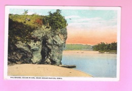 U.S.A. IOWA. CEDAR RAPIDS.   PALISADES , CEDAR RIVER, NEAR - Cedar Rapids