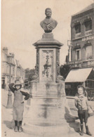 SAINT-MALO. - La Statue Gaspard Malo Encadrée De Deux Enfants - Malo Les Bains