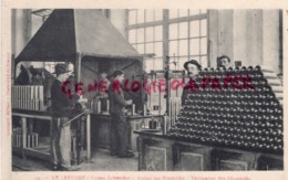 71 - LE CREUSOT - USINES SCHNEIDER - ATELIER DE PROJECTILES - VERIFICATION DES SHRAPNELLS - Le Creusot