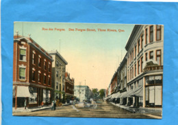 CANADA-THRE RIVERS+Rue Des Forges -animée-commeces Et Passants-a Voyagé En 1920 - Québec - Les Rivières