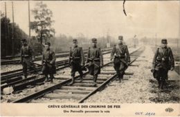 CPA PARIS Greve Generale Des Chemins De Fer. Une Patrouille (971790) - Streiks
