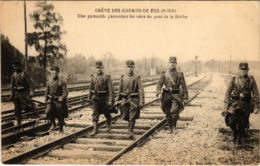 CPA PARIS Greve Des Chemins De Fer Une Patrouille (971883) - Streiks