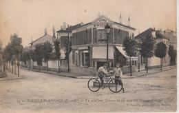 93 - NEUILLY PLAISANCE - LA RUE DES ECOLES ET LA RUE DU BOIS DE NEUILLY - Neuilly Plaisance