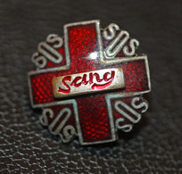 Broche Insigne De Col "SOS Sang / Croix Rouge" Red Cross Brooch - Medical Services