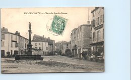 63 - Vic Le COMTE - Place Du Jeu De Paume - Vic Le Comte