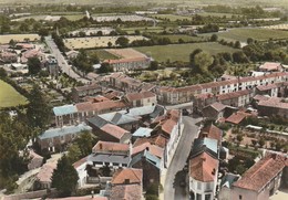 SAINT-FLORENT-DES-BOIS.- Le Carrefour. Belle CPM Dentelée - Saint Florent Des Bois