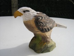 Aigle  Sculpté En Bois Peint  - Hauteur 8 Cm  Longueur 13 Cm   - Travail Artisanal - Holz