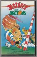 Cassette VHS Astérix Chez Les Bretons  Numéro Sur La Tranche 61141 - Cassette & DVD