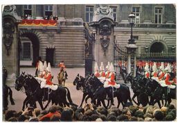 U-K -- LONDON --1971-- The Life Guards Riding  Past H.M  The Queen --(animée, Chevaux ).....timbre..cachet......à Saisir - Buckingham Palace