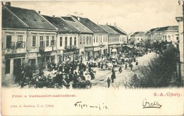 * T2 1904 Sátoraljaújhely, Fő Tér, Vadászkürt Szálloda, Safir Márkus, Szentgyörgyi Vilmos, Lövy Adolf üzlete, Piaci árus - Ohne Zuordnung