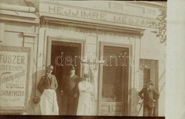 T2 1907 Székesfehérvár, Héjj Imre Mészáros üzlete Előtt, Fűszer, Liszt Termény, Vetemény Magvak, Déli Gyümölcs és ásvány - Ohne Zuordnung