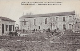 Les Poulivets La Cite Paroissiale Eglise Presbytère Patronage Cour Et Jardin  En Très Bon ètat - Oppede Le Vieux