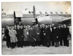 ANCIENNE GRANDE PHOTO GROSSE ANIMATION DEVANT AVION DE LA COMPAGNIE AERIENNE SABENA, BELGIAN WORLD AIRLINES, AEROPORT - Other & Unclassified