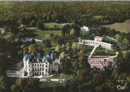 VOUNEUIL-SOUS- BIARD. - Vue Aérienne Du Centre Régional D'EPS. CPM Dentelée - Vouneuil Sous Biard