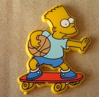 E132 Pin's BD SIMPSON Bart Skate Skateboard Basket Achat Immédiat - Skateboard