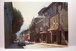 SAINT-ZACHARIE   - La Rue  Jean-Jaurès Et Les Commerces   - ( Pas De Reflet Sur L'original -) - Saint-Zacharie