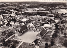 22. CALLAC . VUE AÉRIENNE .LE GROUPE SCOLAIRE  . ANNEE 1956 + TEXTE - Callac