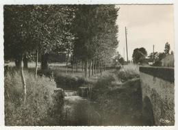 86 - St-Gervais-les-Trois-Clochers - La Veude  -  Le Lavoir Municipal - Saint Gervais Les Trois Clochers