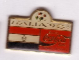 C269 Pin's Foot Football Coupe Monde Italie Coca Cola Coke Drapeau Achat Immédiat Egypte - Coca-Cola