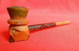 Petite Pipe En Bois Sculpté - Other & Unclassified