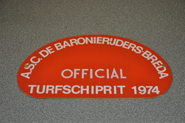 Rally Plaat-rallye Plaque Plastic: 20e Turfschiprit Breda 1974 OFFICIAL Baronierijders - Rallyeschilder