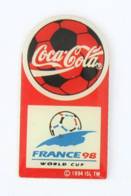 Pin's FRANCE 98 WORLD CUP - Sponsor COCA COLA - Logos - Ballon De Foot Rouge - ISL - GM Promotion - J225 - Coca-Cola