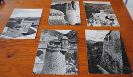 5 PHOTOS DE JACQUES VERROUST  MONUMENTS DES PYRENEES ORIENTALES 31 X 24  SUR CARTON POUR PUB LABORATOIRE SANDOZ - Orte