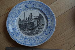 X Assiette Plate Platte  Plaat  Placa  Décalco  Jeanne D'Arc Paris Porte St Honoré  Marque 1884 1920 Sarreguemines - Gien (FRA)