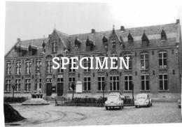 67 Het Gemeentehuis Van Groot-Beernem Met Links Het Vroegere Rijskwachtgebouw -  Beernem - Beernem