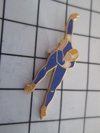 616a  Pin's Pins / Beau Et Rare / THEME : SPORTS / PATINAGE DE VITESSE SUR GLACE - Pattinaggio Artistico