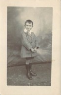 Carte Postale Photo De Jeune Garçon Souriant - A Identificar