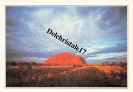 CPM AUSTRALIE - TERRITOIRES DU NORD - LE MONOLITHE D'AYERS ROCK - Uluru & The Olgas