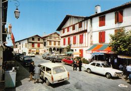 URRUGNE - Rue Principale - Automobiles - Renault 4L Bleu Foncé - Urrugne