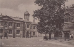 Royaume-Uni - Bedford - Entrance To Saint-Paul's And Town Hall - Bedford