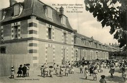 Romilly Sur Seine * école Maternelle De La Rue Des Fontaines * Groupe Scolaire * Groupe D'enfants - Romilly-sur-Seine