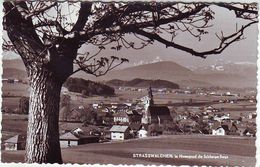 STRASSWALCHEN IM HINTERGRUND DIE SALZBURGER BERCE . - Strasswalchen