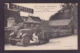 CPA Nièvre 58 Saint Pierre Le Moutier Camion Renault Métier Non Circulé - Saint Pierre Le Moutier