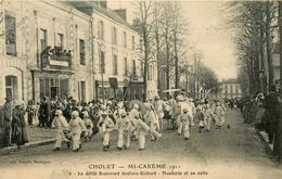 Cholet * Mi Carême 1911 * Le Défilé Boulevard Gustave Richard , Mandarin Et Sa Suite - Cholet