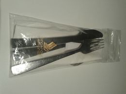 Alt1098 Singapore Airlines Compagnia Aerea Set Posate Cucchiai Forchetta Coltello Tovagliolo Cutlery Coutellerie - Cutlery