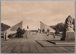 Berlin Treptow - S/w Sowjetisches Ehrenmal 17 - Treptow