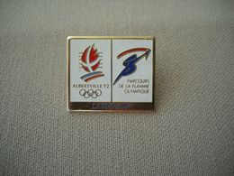 1813 Pin's Pins   La Poste  JO 1992 Albertville Parcours Flamme Olympique - Correo