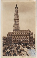 Arras - Le Marché Et L'Hôtel De Ville - Arras