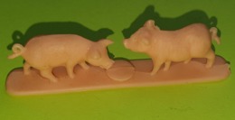 Figurine Jouet COCHONS - Publicité LA ROCHE AUX FÉES - Environ 7 X 2 Cm - Matière Plastique - Etat D'usage - Années 1970 - Pigs