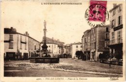 CPA VIC-le-COMTE - Place De La Fontaine (105996) - Vic Le Comte