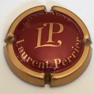 40 - Laurent Perrier, Initiales épaisses, Nom Circulaire, Bordeaux Foncé Et Or (côte 1,5 Euros) - Laurent-Perrier