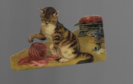 Découpis Joli CHAT JOUANT AVEC UNE PELOTTE DE LAINE Décollé D'un Album 12.5  X 7.5 Cm 143 - Animali