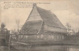 27 - ROUTOT - La Vieille Maison Normande Et La Mare Communale - Routot